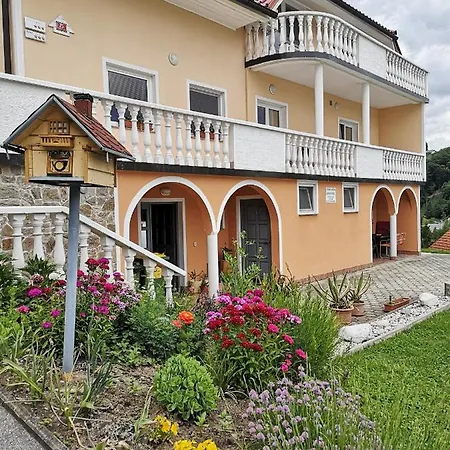 Apartmaji In Sobe Kocjancic Ostanak kod kuće