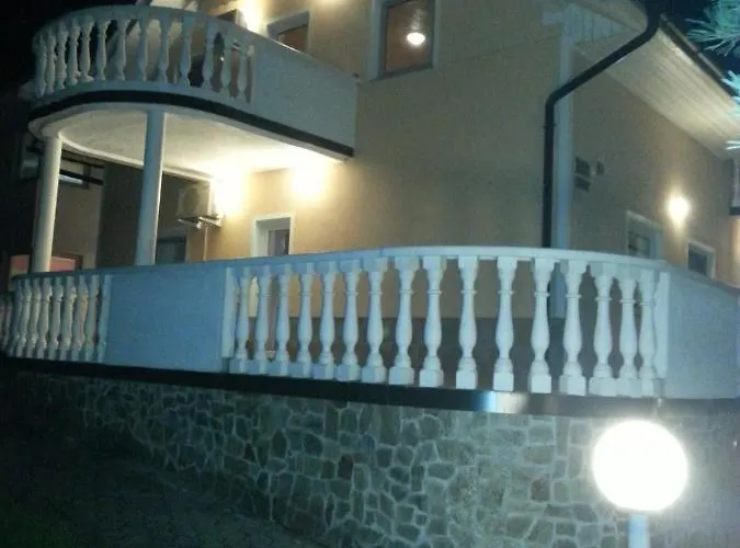 Apartmaji In Sobe Kocjancic בית אירוח פודצ'טרטק